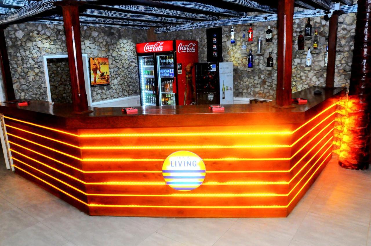 Happy Banana Hotel أونا واتونا المظهر الخارجي الصورة